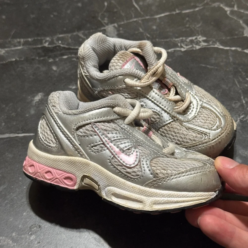 Vintage 90s Y2K Nike Baby Pink and Grey Sneakers Size 5C